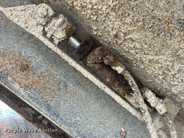 image for item DP2163 2001 International 4900  dump truck