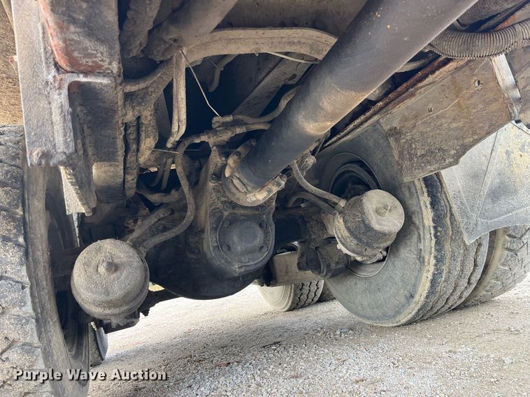 image for item DP2163 2001 International 4900  dump truck