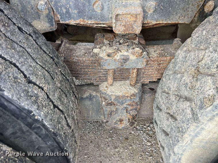 image for item DP2163 2001 International 4900  dump truck