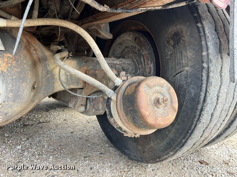 image for item DP2163 2001 International 4900  dump truck