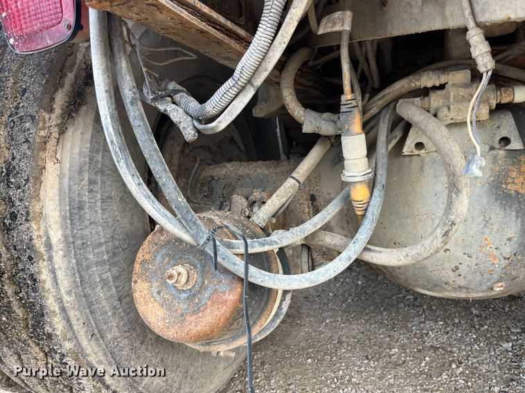 image for item DP2163 2001 International 4900  dump truck