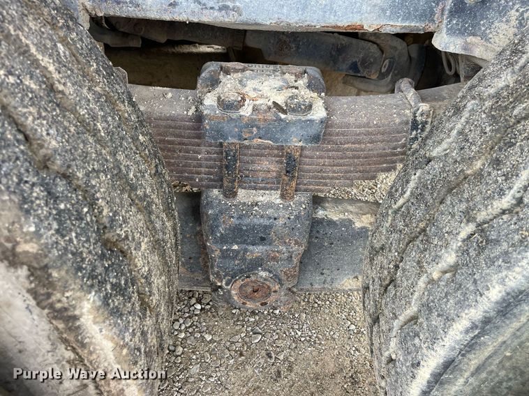 image for item DP2163 2001 International 4900  dump truck