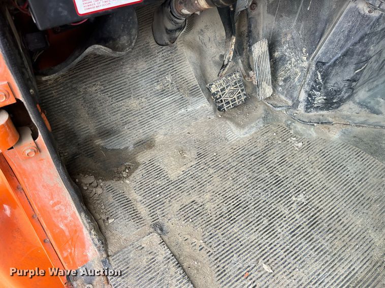 image for item DP2163 2001 International 4900  dump truck