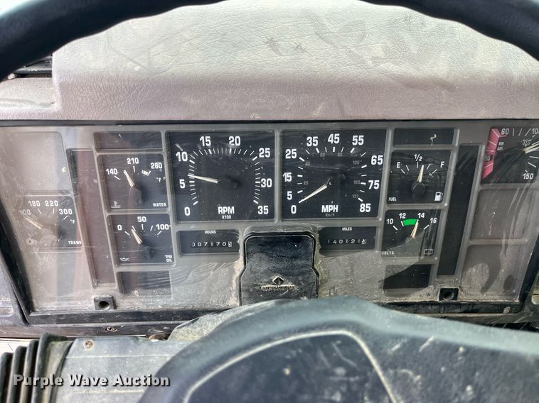 image for item DP2163 2001 International 4900  dump truck