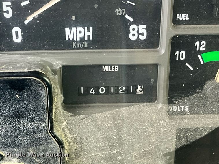 image for item DP2163 2001 International 4900  dump truck