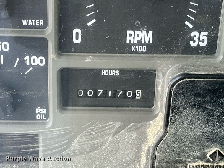 image for item DP2163 2001 International 4900  dump truck