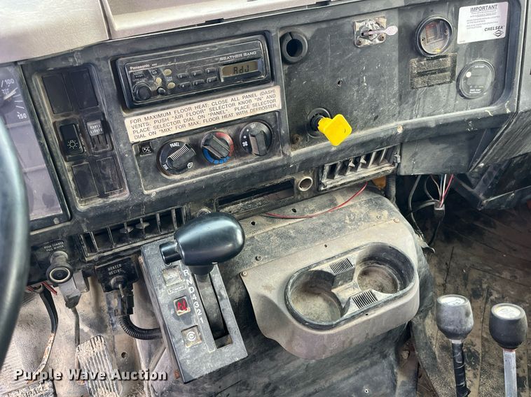 image for item DP2163 2001 International 4900  dump truck