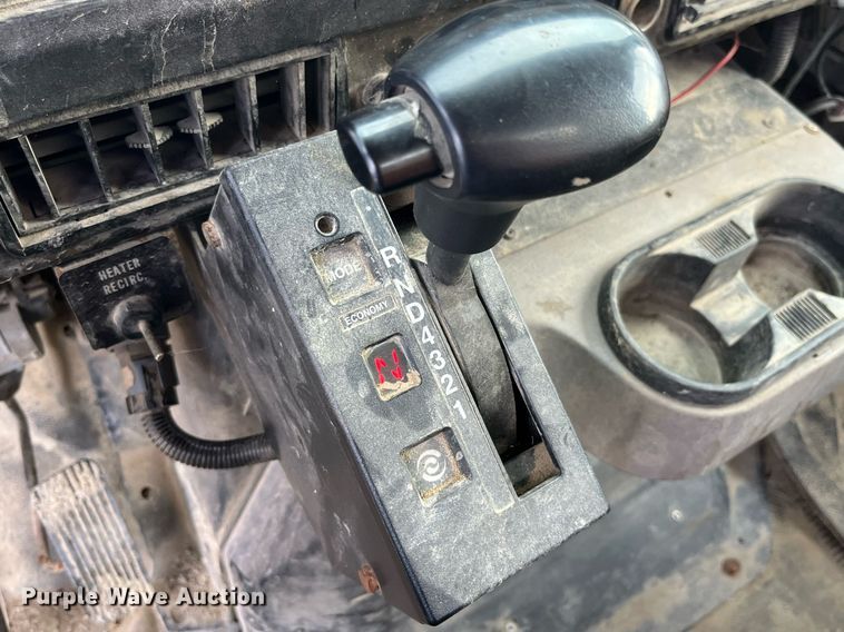 image for item DP2163 2001 International 4900  dump truck