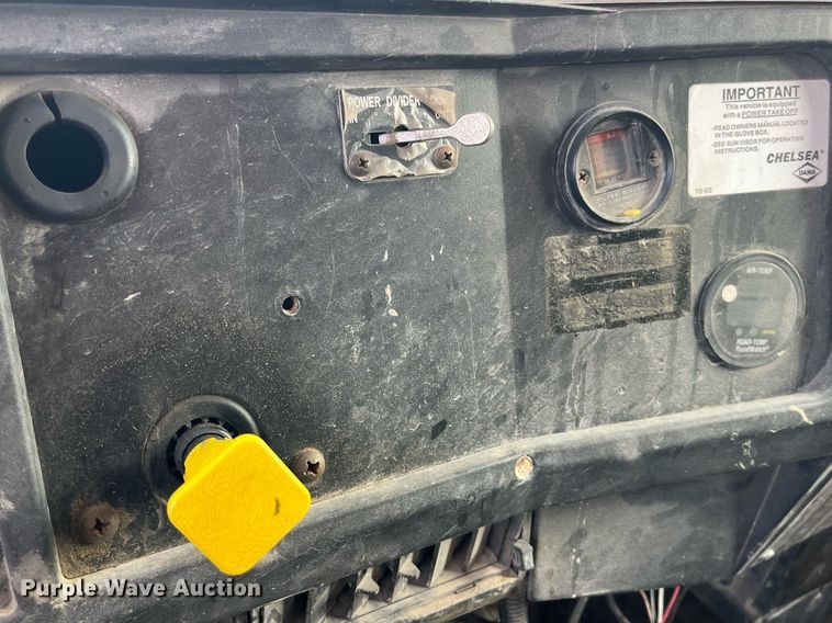 image for item DP2163 2001 International 4900  dump truck