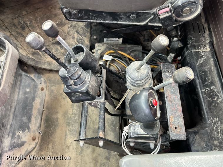 image for item DP2163 2001 International 4900  dump truck