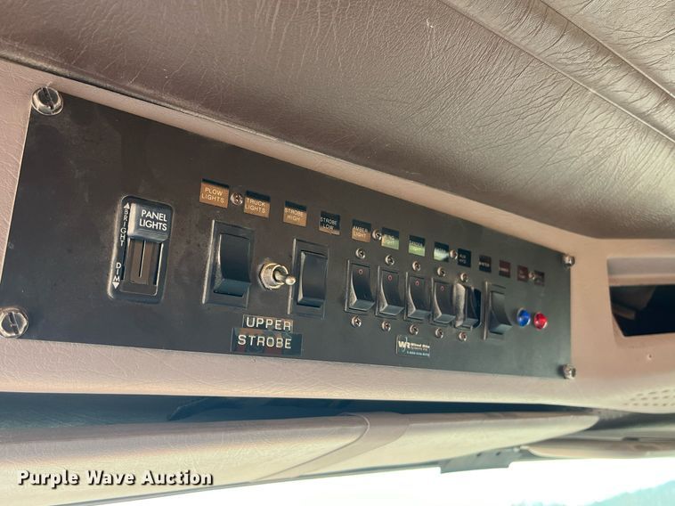 image for item DP2163 2001 International 4900  dump truck