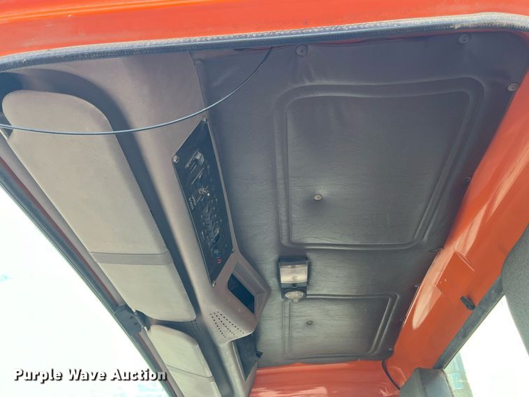 image for item DP2163 2001 International 4900  dump truck