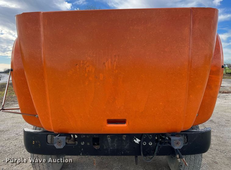 image for item DP2163 2001 International 4900  dump truck