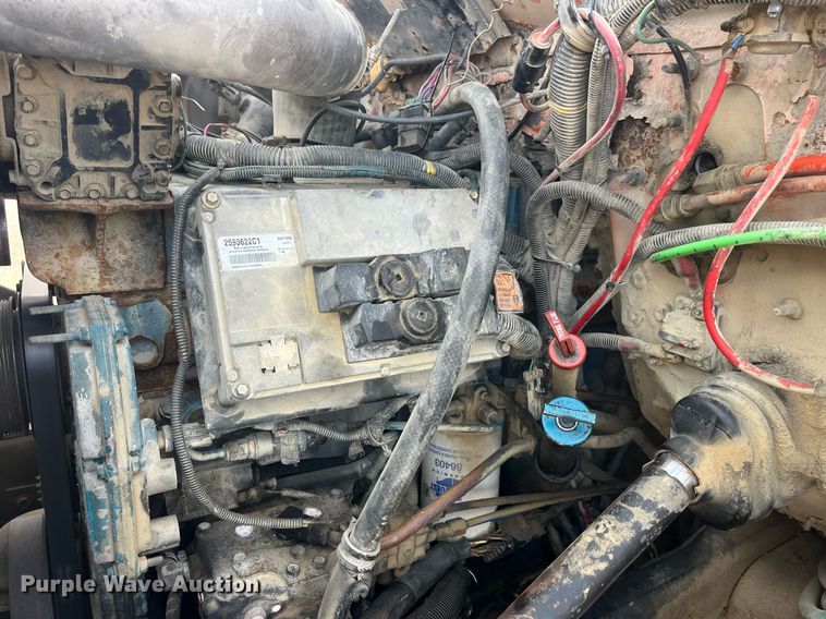 image for item DP2163 2001 International 4900  dump truck