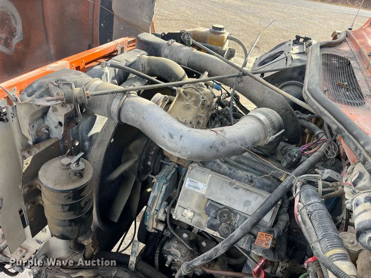 image for item DP2163 2001 International 4900  dump truck