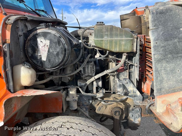 image for item DP2163 2001 International 4900  dump truck