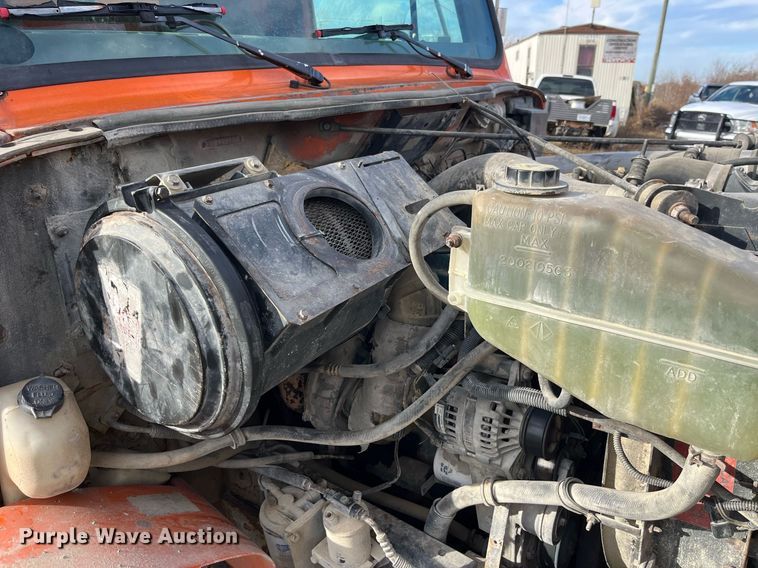 image for item DP2163 2001 International 4900  dump truck