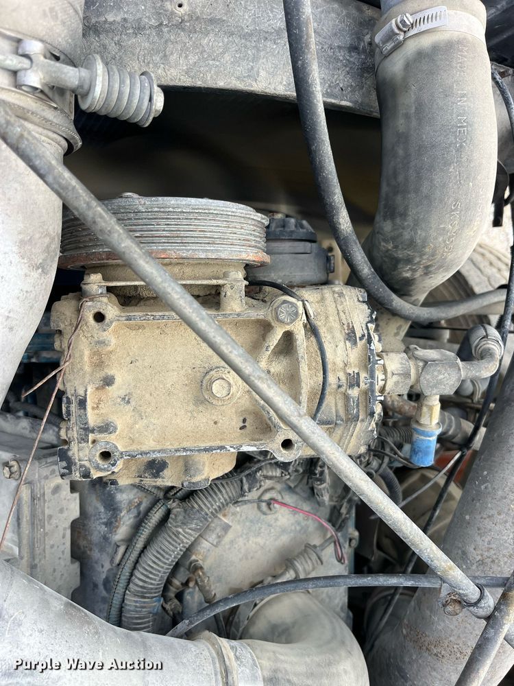 image for item DP2163 2001 International 4900  dump truck