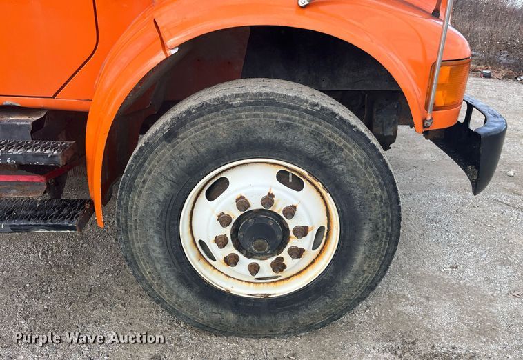 image for item DP2163 2001 International 4900  dump truck