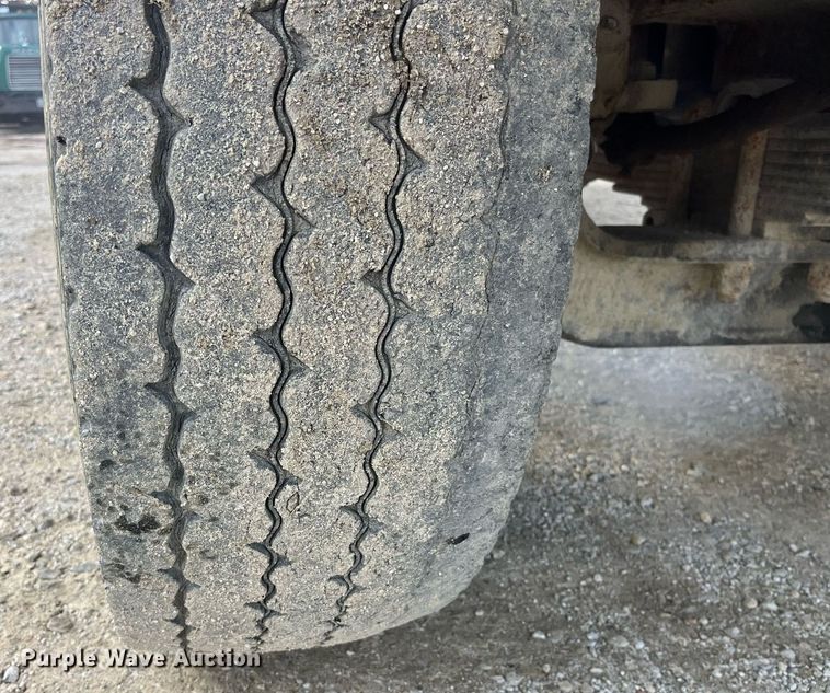 image for item DP2163 2001 International 4900  dump truck