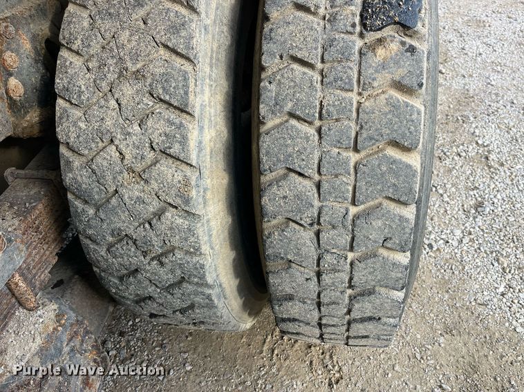 image for item DP2163 2001 International 4900  dump truck