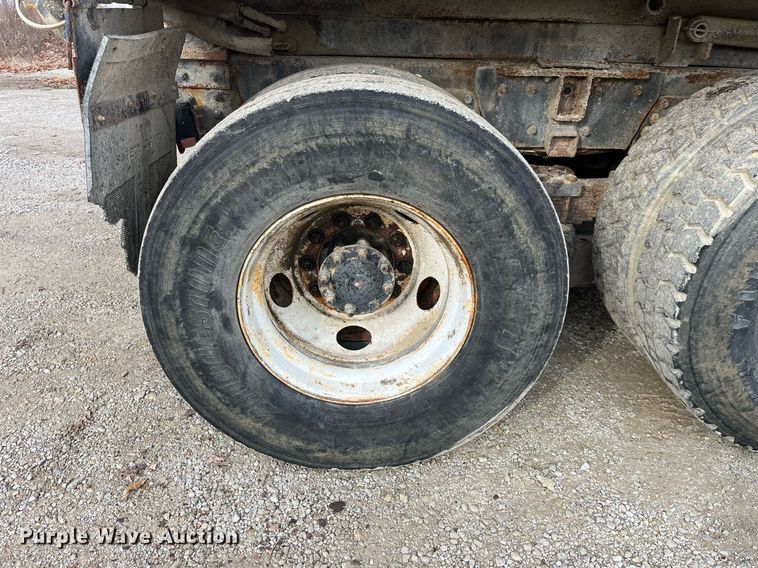 image for item DP2163 2001 International 4900  dump truck