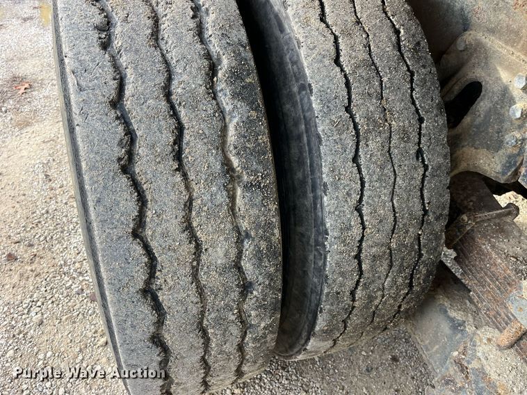 image for item DP2163 2001 International 4900  dump truck