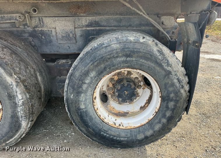 image for item DP2163 2001 International 4900  dump truck