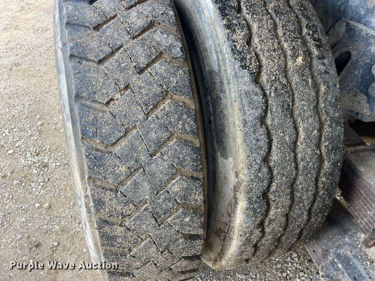 image for item DP2163 2001 International 4900  dump truck