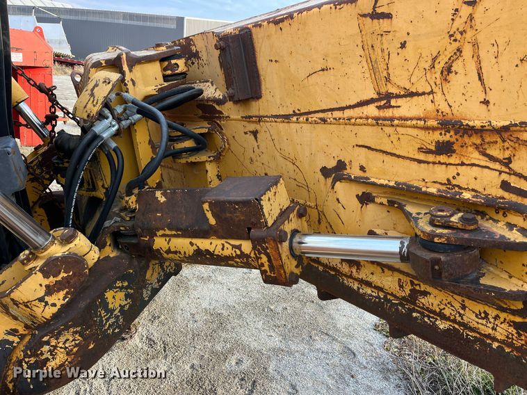 image for item DP2185 1999 John Deere 750C LGP  dozer