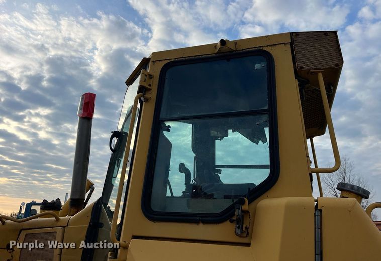 image for item DP2185 1999 John Deere 750C LGP  dozer