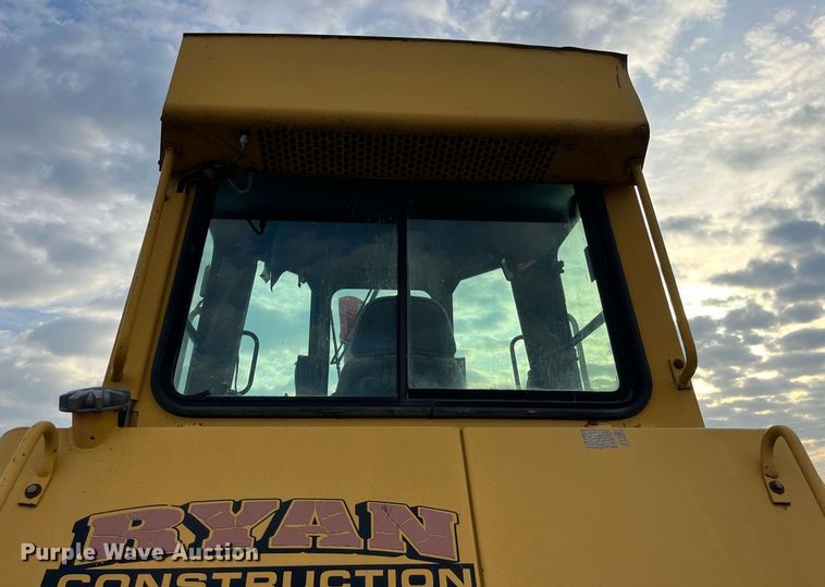 image for item DP2185 1999 John Deere 750C LGP  dozer