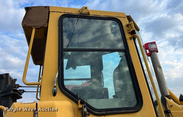 image for item DP2185 1999 John Deere 750C LGP  dozer