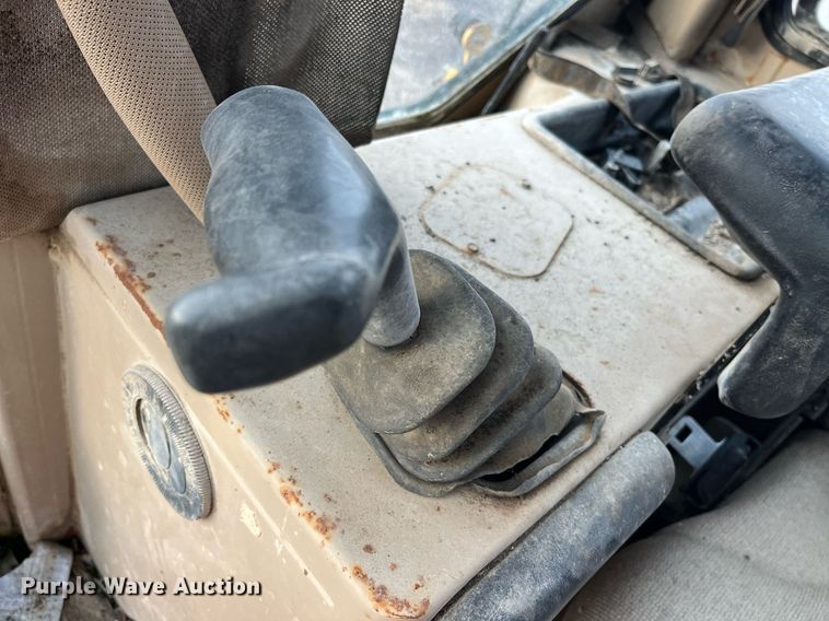 image for item DP2185 1999 John Deere 750C LGP  dozer