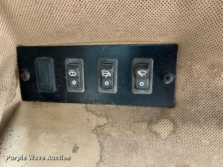 image for item DP2185 1999 John Deere 750C LGP  dozer