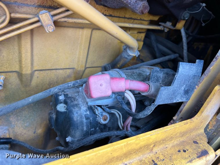 image for item DP2185 1999 John Deere 750C LGP  dozer