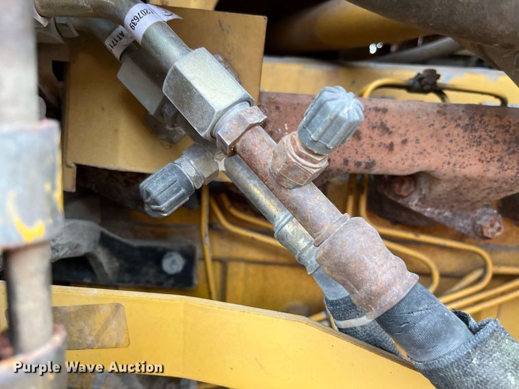 image for item DP2185 1999 John Deere 750C LGP  dozer