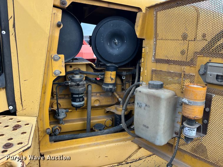 image for item DP2185 1999 John Deere 750C LGP  dozer