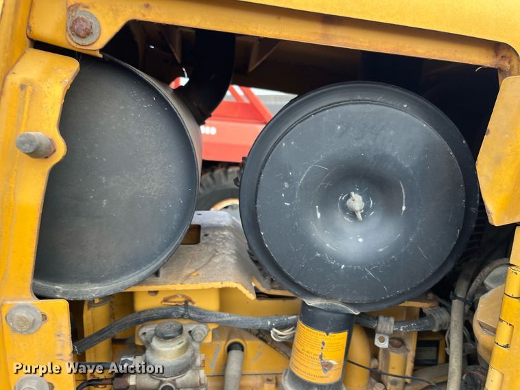 image for item DP2185 1999 John Deere 750C LGP  dozer