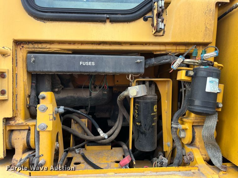 image for item DP2185 1999 John Deere 750C LGP  dozer