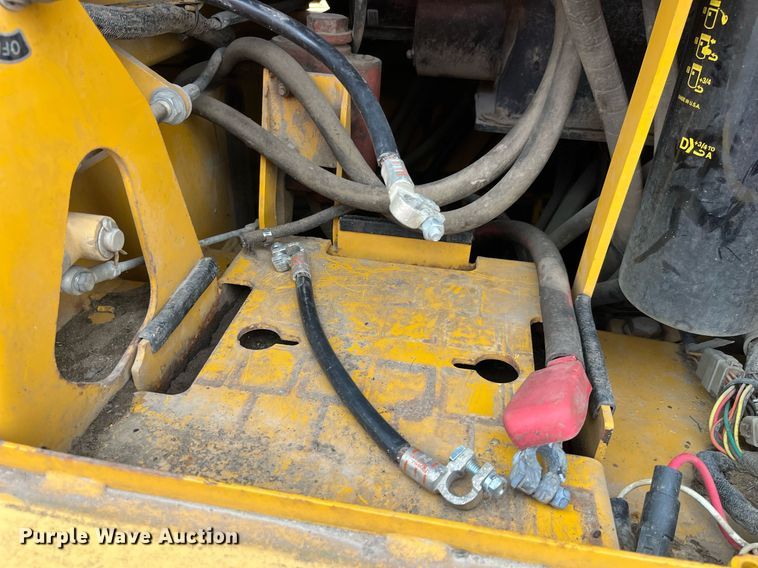 image for item DP2185 1999 John Deere 750C LGP  dozer