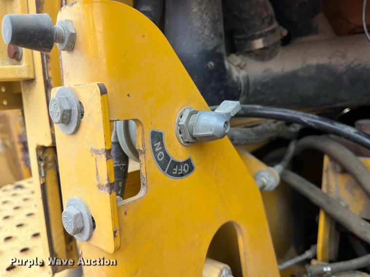 image for item DP2185 1999 John Deere 750C LGP  dozer