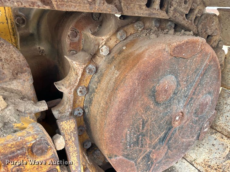 image for item DP2185 1999 John Deere 750C LGP  dozer