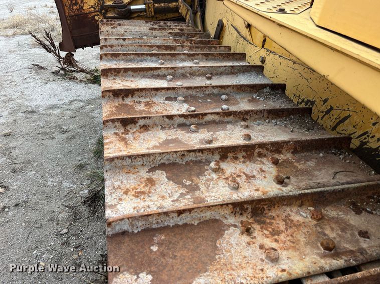 image for item DP2185 1999 John Deere 750C LGP  dozer