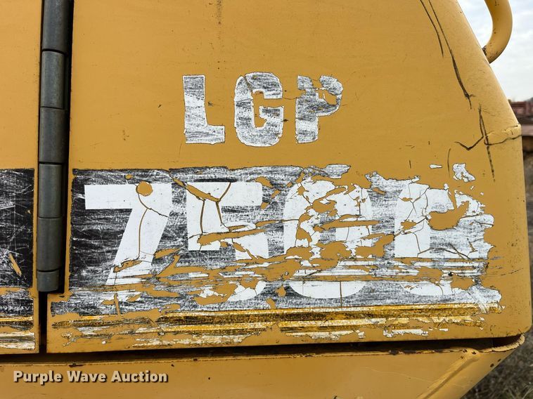 image for item DP2185 1999 John Deere 750C LGP  dozer