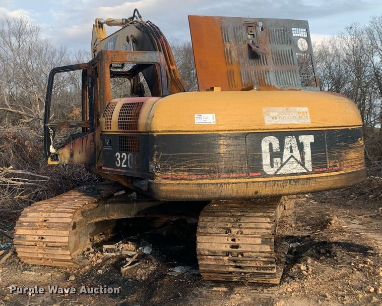 image for item DP8801 2004 Caterpillar 320CL  excavator