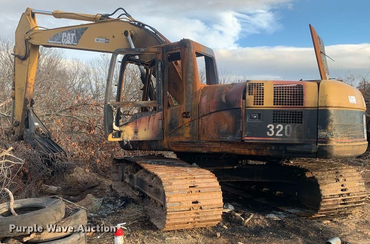 image for item DP8801 2004 Caterpillar 320CL  excavator