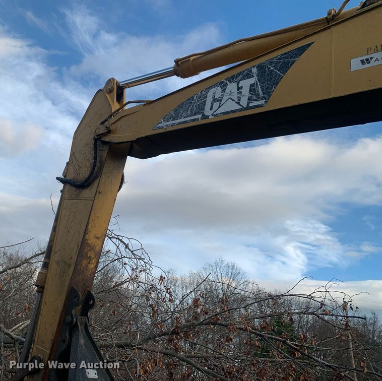 image for item DP8801 2004 Caterpillar 320CL  excavator