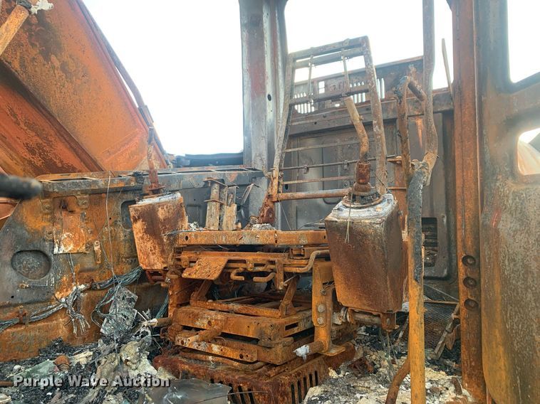 image for item DP8801 2004 Caterpillar 320CL  excavator