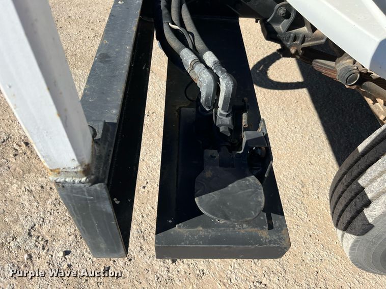 image for item DQ2338 1998 Ford F800  bucket truck